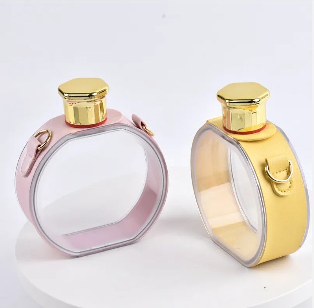 زجاجة ماء على شكل عطر